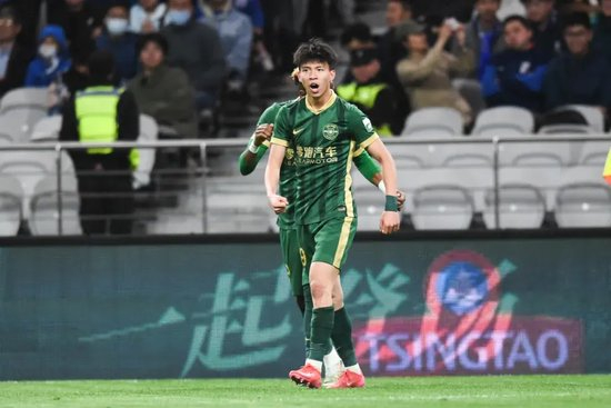 王钰栋精彩破门难救主,浙江绿城客场2-3遭申花逆转 王钰栋精彩破门难救主,浙江绿城客场2-3遭申花逆转