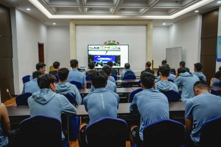 中足联警示教育入支云,全队修习职业纪律课 中足联警示教育入支云,全队修习职业纪律课