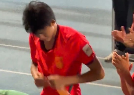 U17亚洲杯决赛:国少让三追二2-3惜败日本,赵松源谢晋赛后泪崩 U17亚洲杯决赛:国少让三追二2-3惜败日本,赵松源谢晋赛后泪崩