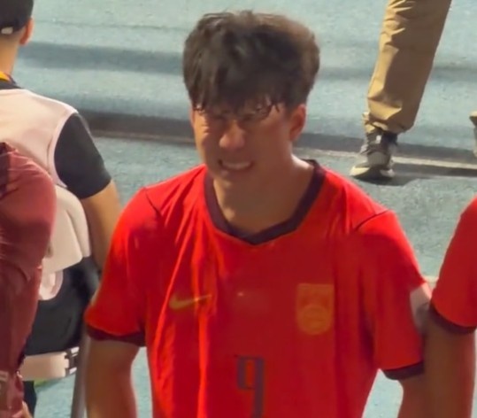 U17亚洲杯决赛:国少让三追二2-3惜败日本,赵松源谢晋赛后泪崩 U17亚洲杯决赛:国少让三追二2-3惜败日本,赵松源谢晋赛后泪崩