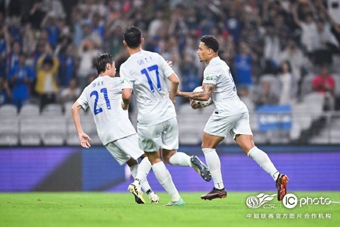 阿代米闪击 卡尔采夫点射 深圳客场2-1终结申花不败