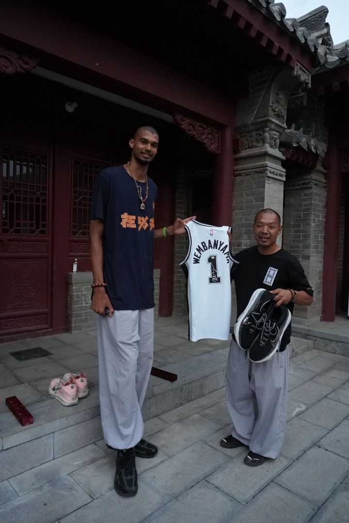 文班少林师傅贺词：制心一处无事不办，马刺总决赛在即