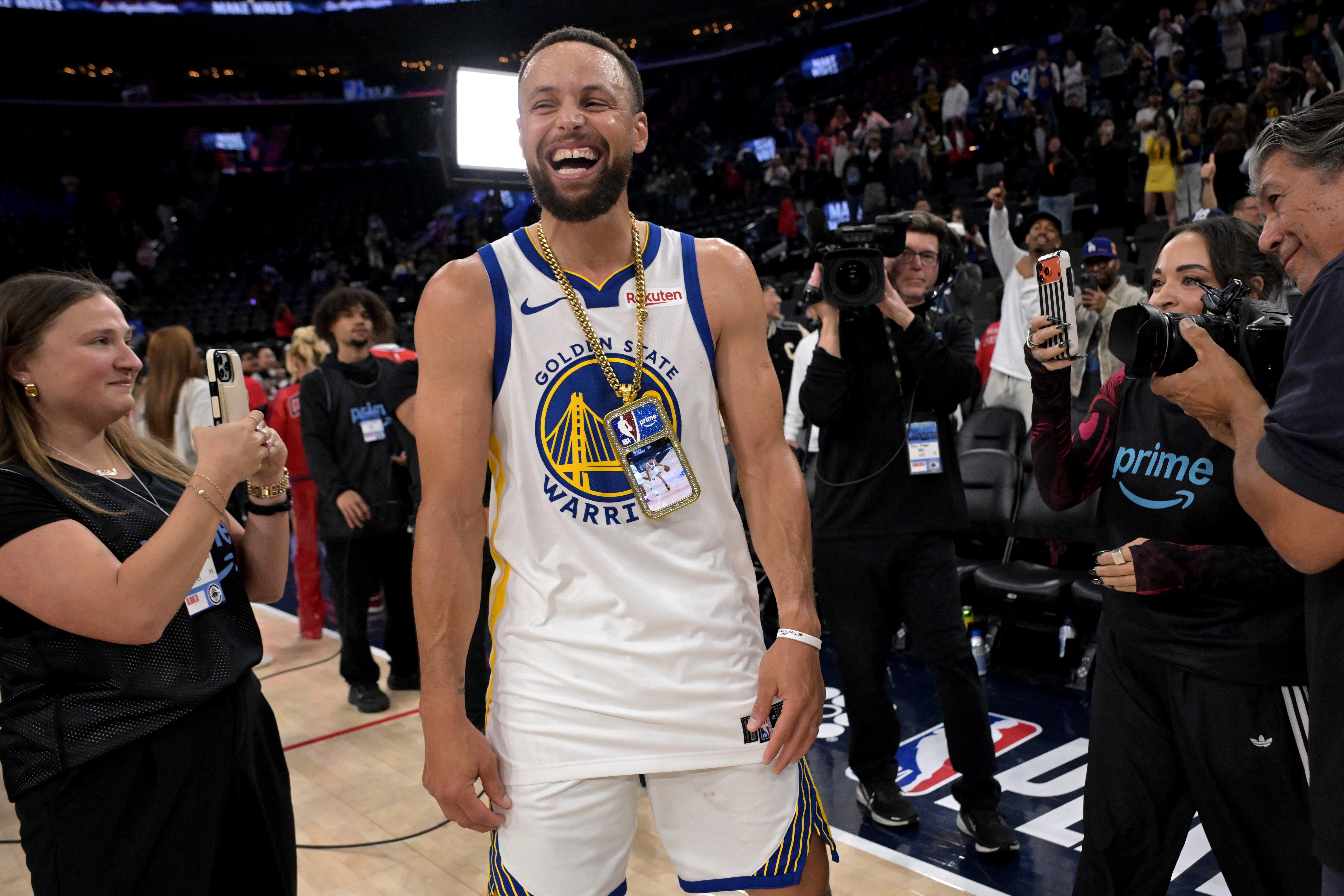 乔·约翰逊:李宁给库里大合同 品牌后续将签NBA球员 乔·约翰逊:李宁给库里大合同 品牌后续将签NBA球员